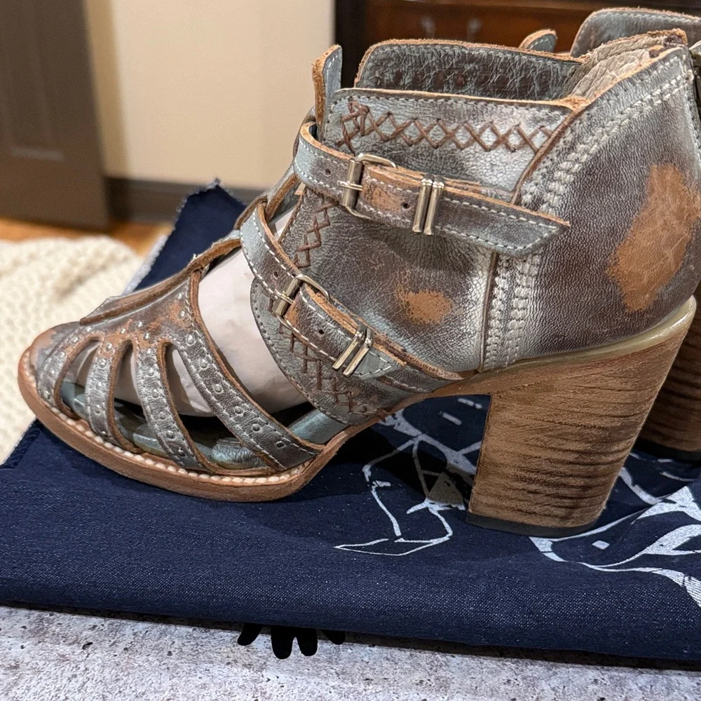 Freebird by Steven Distressed Connor Sandal Heels in ICE - Picture 5 of 14
